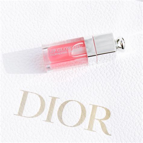 Reviewed: Dior's Lip Glow Oil Makes Lips Feel Subtly Luxurious